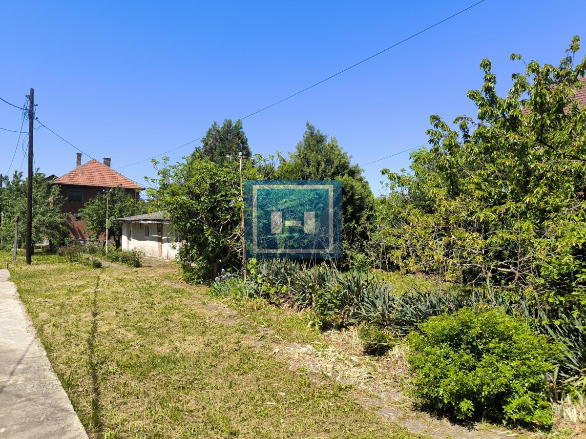 Idealna kuća za porodicu – komfor i lokacija na jednom mestu! 10