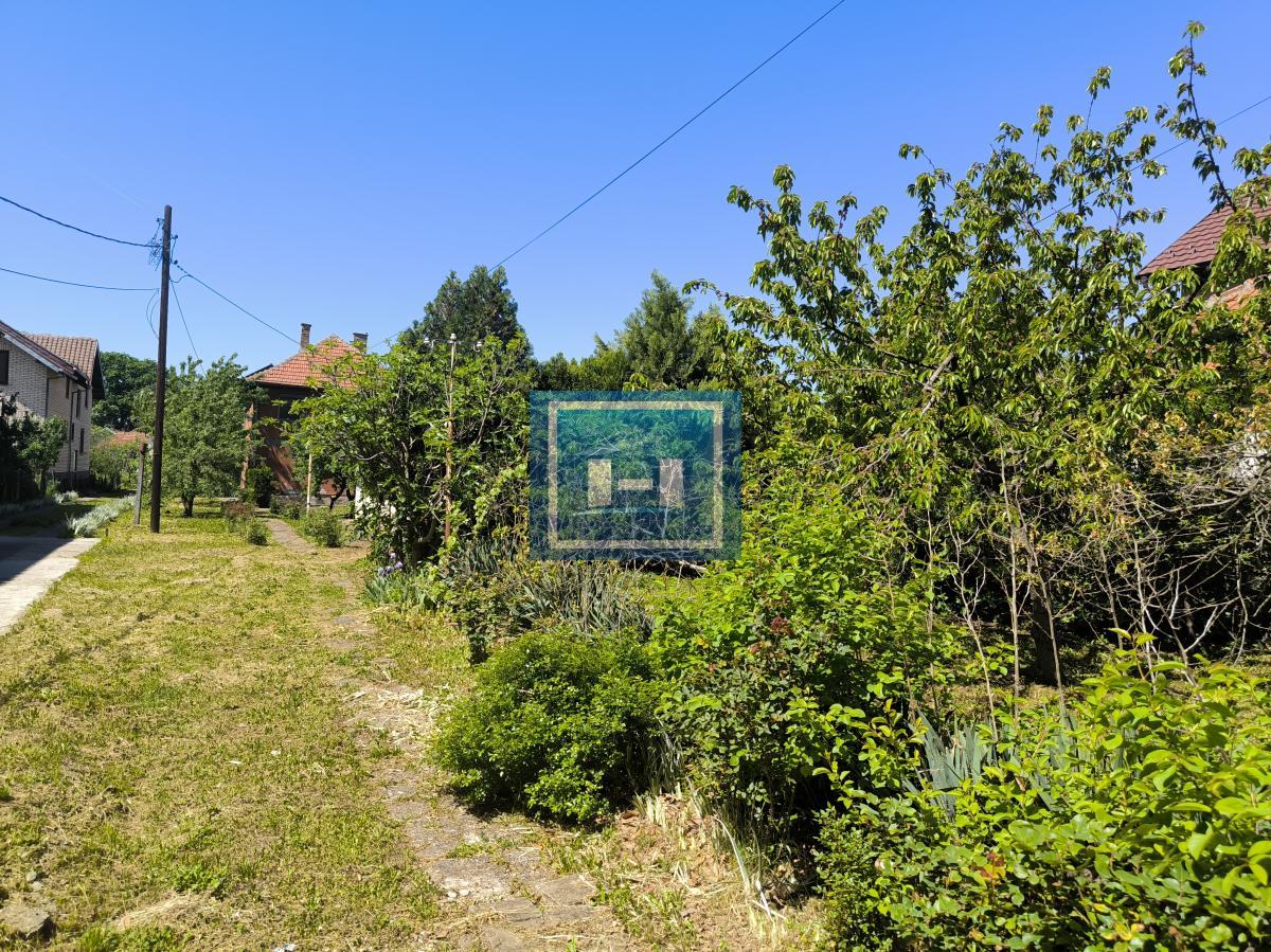 Idealna kuća za porodicu – komfor i lokacija na jednom mestu! 8