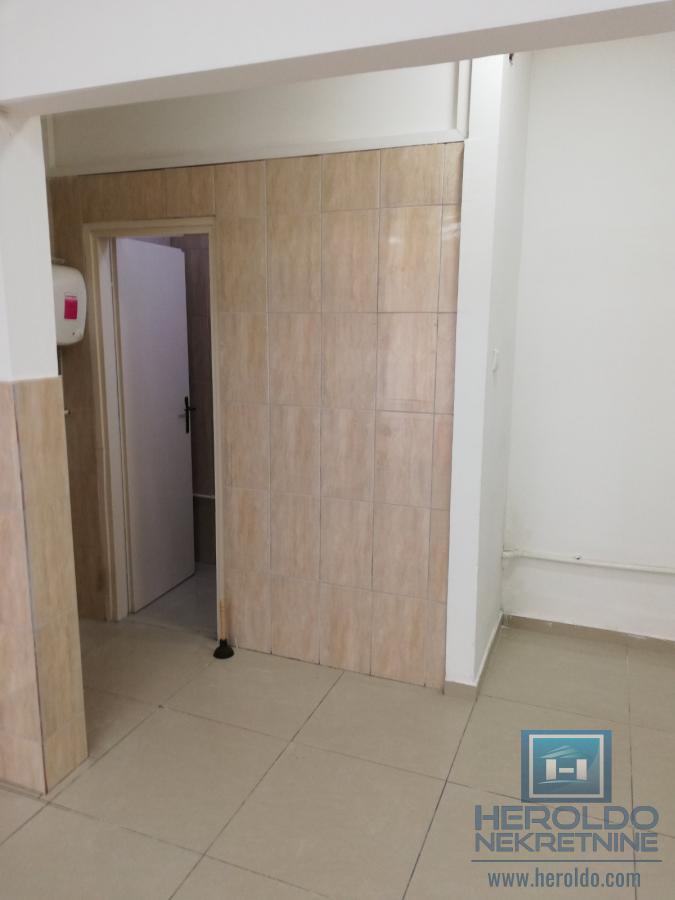 Izdaje se lokal preko puta Doma zdravlja u Ćupriji 4