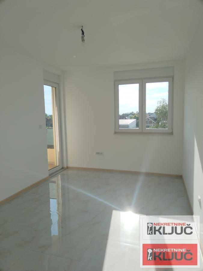 KOD LIPOV GAJA, 151m2, petosoban sa pdv, može Kredit 15