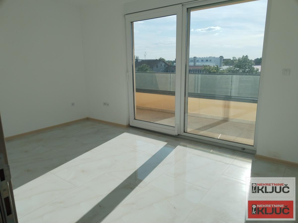 KOD LIPOV GAJA, 151m2, petosoban sa pdv, može Kredit 17