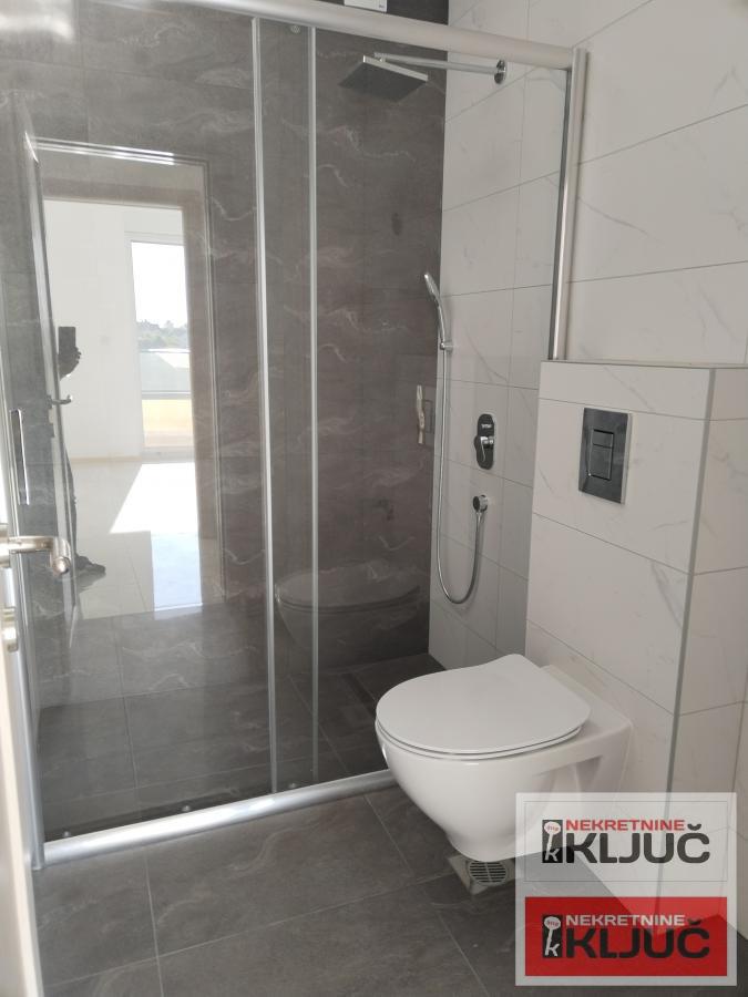 KOD LIPOV GAJA, 151m2, petosoban sa pdv, može Kredit 18