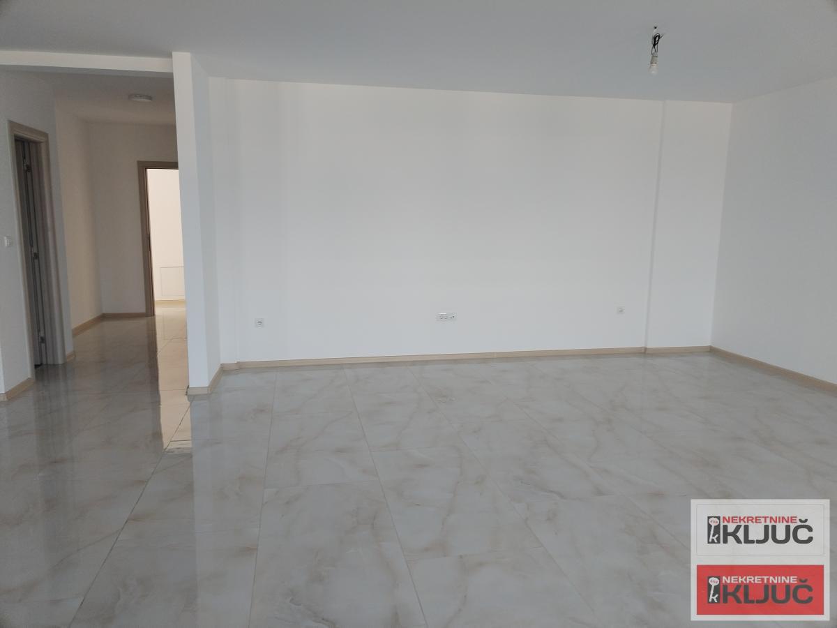 KOD LIPOV GAJA, 151m2, petosoban sa pdv, može Kredit 7