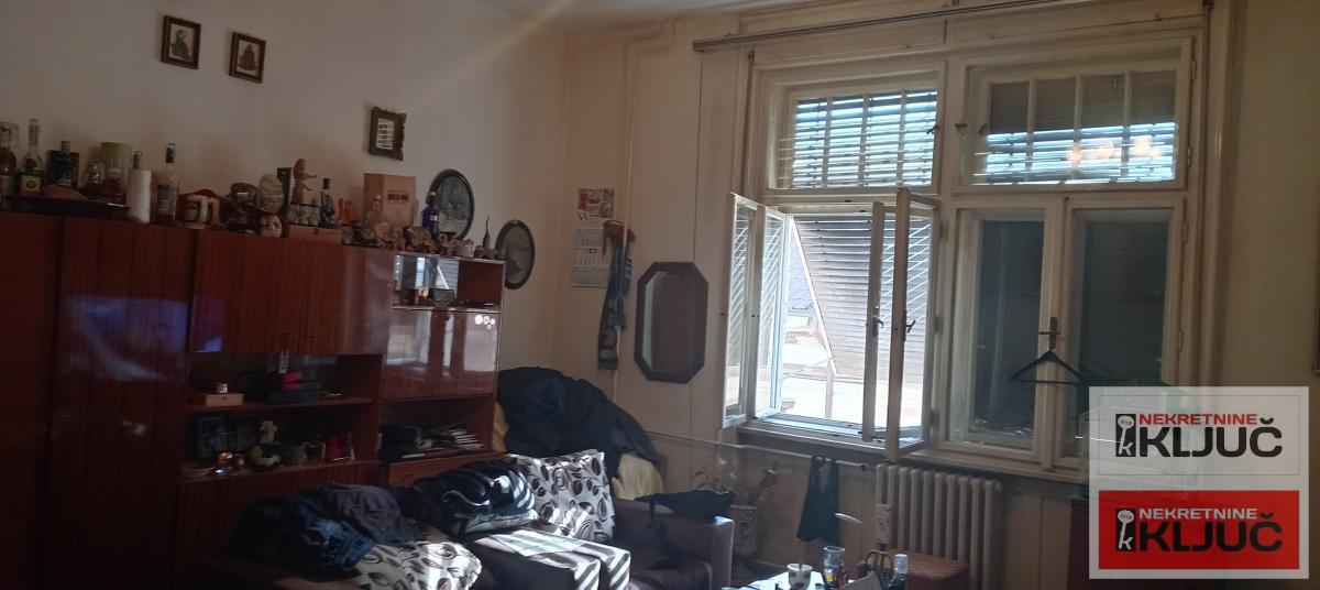 KOD SINAGOGE-JEVREJSKA, 102m2, Troiposoban, Salonac, može za Poslovni prostor 1