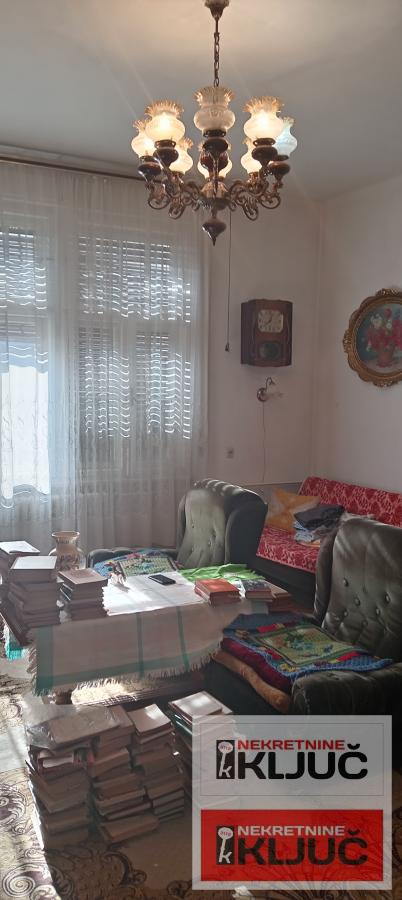 KOD SINAGOGE-JEVREJSKA, 102m2, Troiposoban, Salonac, može za Poslovni prostor 11