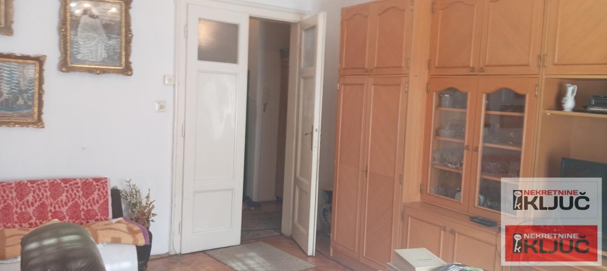 KOD SINAGOGE-JEVREJSKA, 102m2, Troiposoban, Salonac, može za Poslovni prostor 13