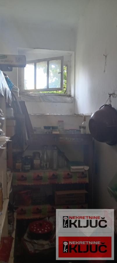 KOD SINAGOGE-JEVREJSKA, 102m2, Troiposoban, Salonac, može za Poslovni prostor 16