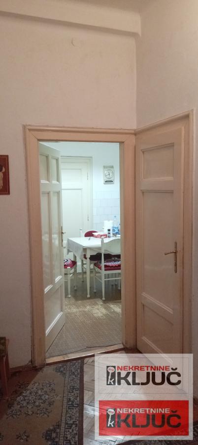 KOD SINAGOGE-JEVREJSKA, 102m2, Troiposoban, Salonac, može za Poslovni prostor 17