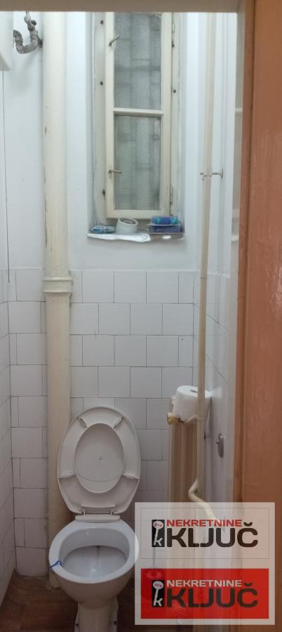 KOD SINAGOGE-JEVREJSKA, 102m2, Troiposoban, Salonac, može za Poslovni prostor 20