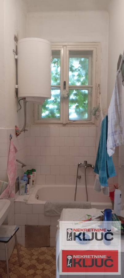 KOD SINAGOGE-JEVREJSKA, 102m2, Troiposoban, Salonac, može za Poslovni prostor 21