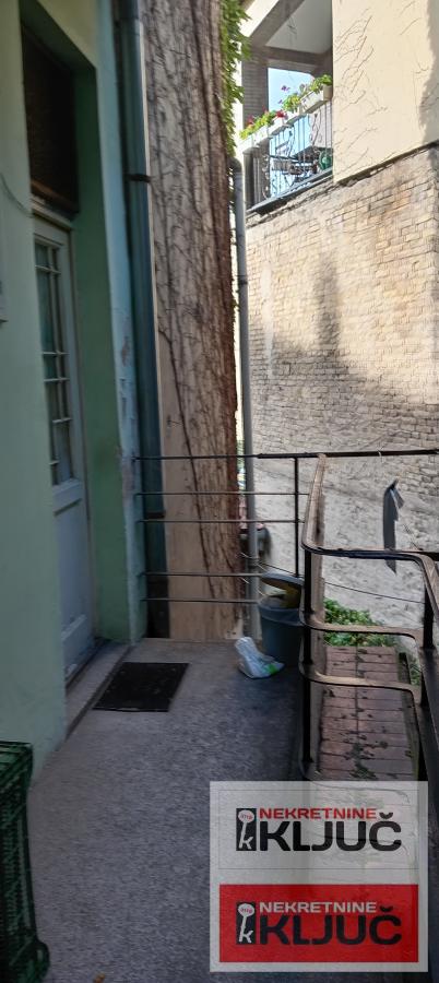 KOD SINAGOGE-JEVREJSKA, 102m2, Troiposoban, Salonac, može za Poslovni prostor 23