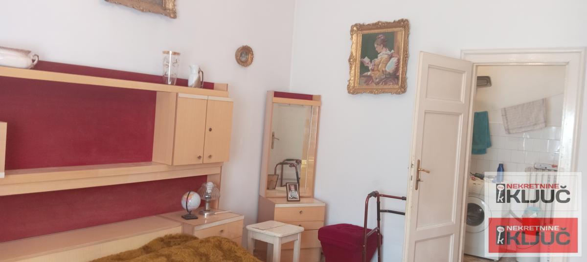 KOD SINAGOGE-JEVREJSKA, 102m2, Troiposoban, Salonac, može za Poslovni prostor 3