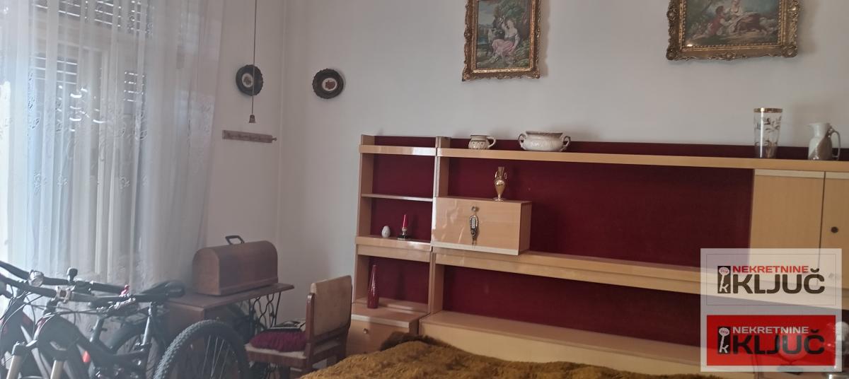 KOD SINAGOGE-JEVREJSKA, 102m2, Troiposoban, Salonac, može za Poslovni prostor 5