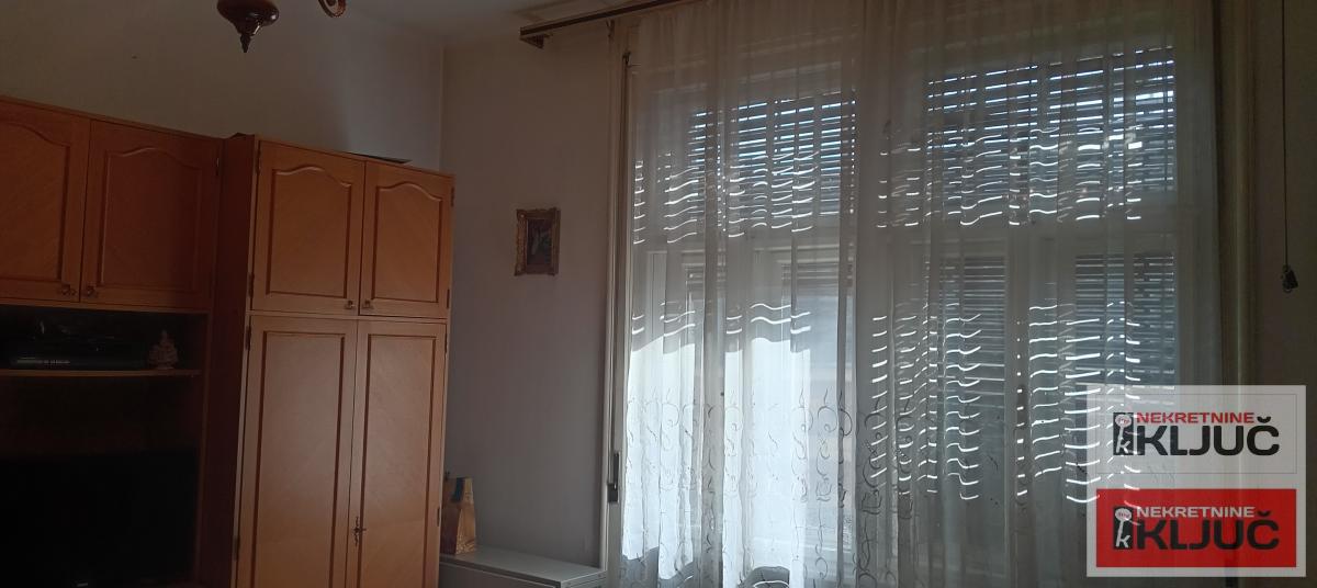 KOD SINAGOGE-JEVREJSKA, 102m2, Troiposoban, Salonac, može za Poslovni prostor 6