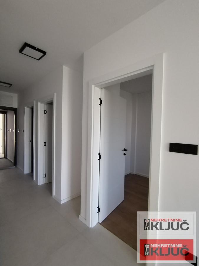 KOD SOMBORSKOG BULEVARA, 52m2, Dvosoban Nov, Useljiv 11