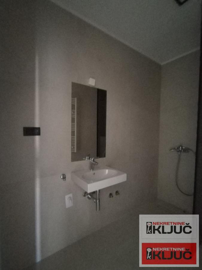 KOD SOMBORSKOG BULEVARA, 52m2, Dvosoban Nov, Useljiv 12