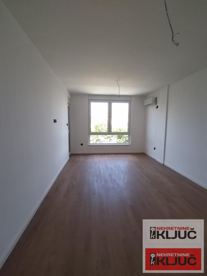 KOD SOMBORSKOG BULEVARA, 52m2, Dvosoban Nov, Useljiv 2