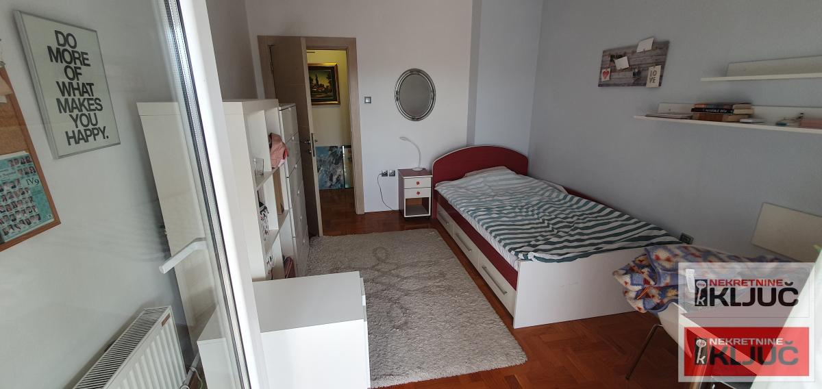 Kod SPENSA, 144m2, Šestosoban-Penthouse, UNIKATAN 24