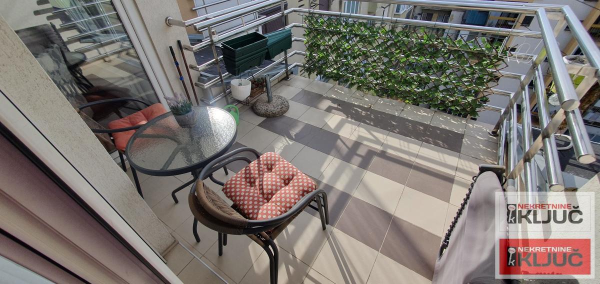 Kod SPENSA, 144m2, Šestosoban-Penthouse, UNIKATAN 26