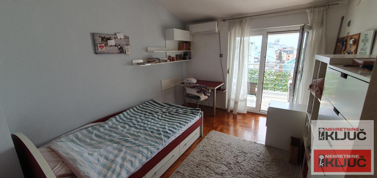 Kod SPENSA, 144m2, Šestosoban-Penthouse, UNIKATAN 27