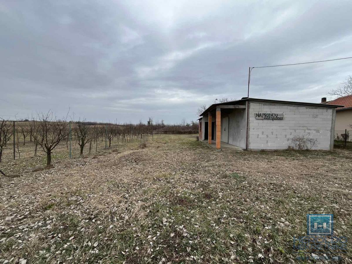 Kuća u Majuru na prostranom placu 1