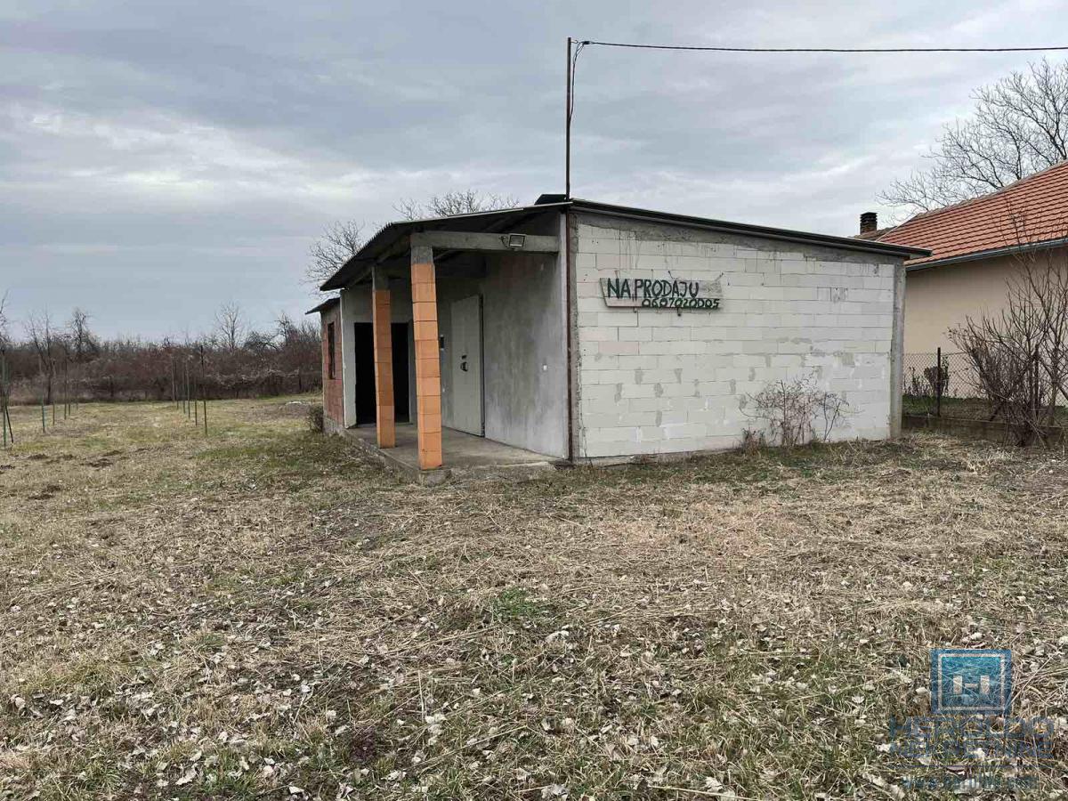 Kuća u Majuru na prostranom placu 5