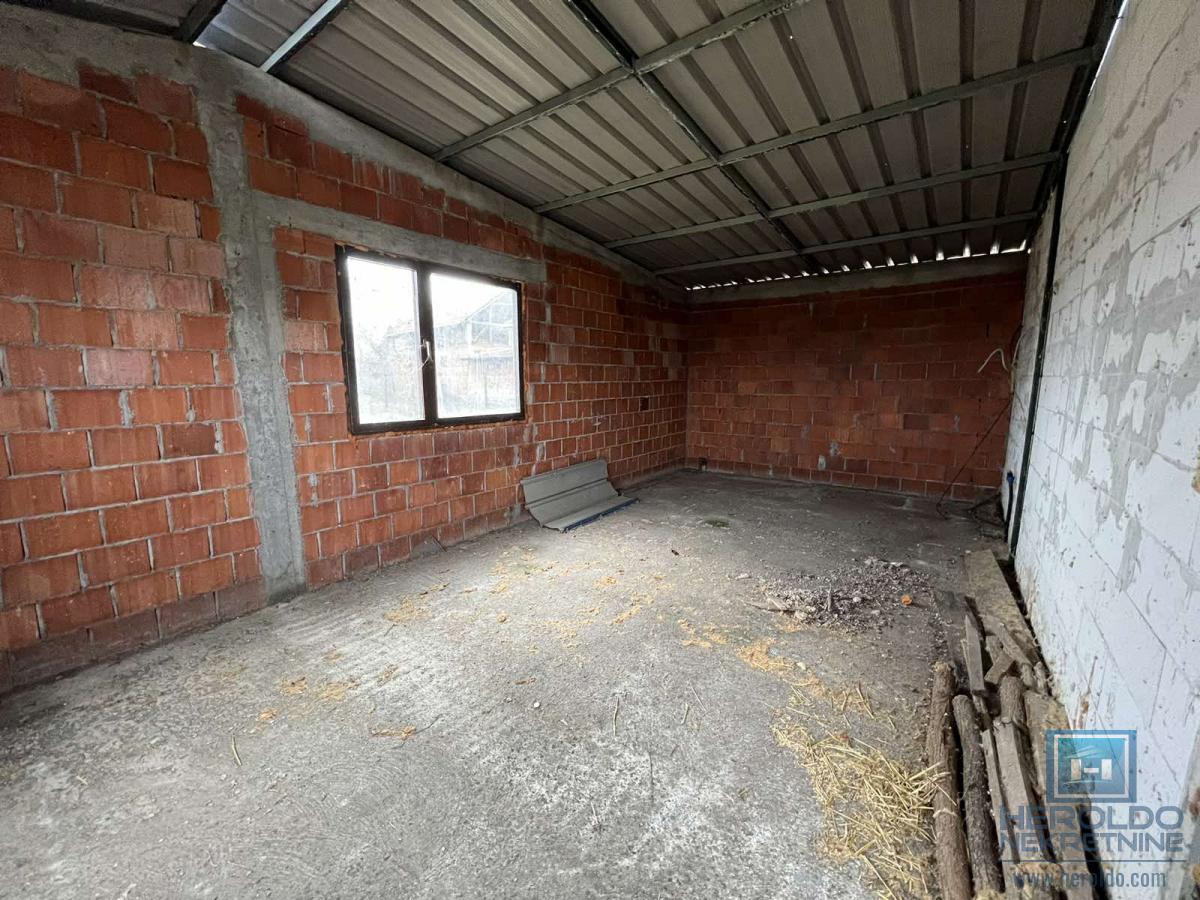 Kuća u Majuru na prostranom placu 7