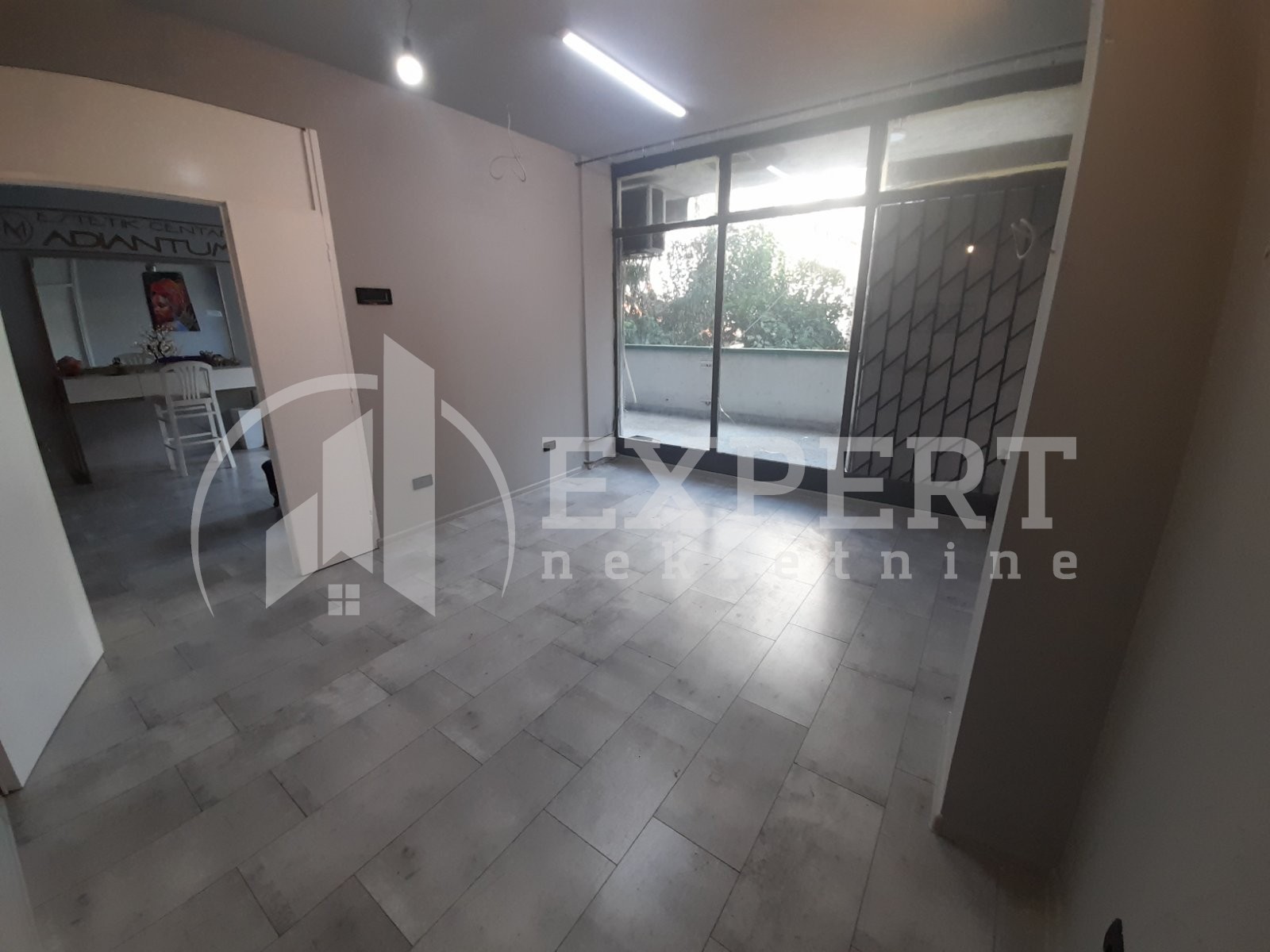 Lokal, 17 m2, Crveni Pevac, Bulevar dr Zorana ID: i-012506 2