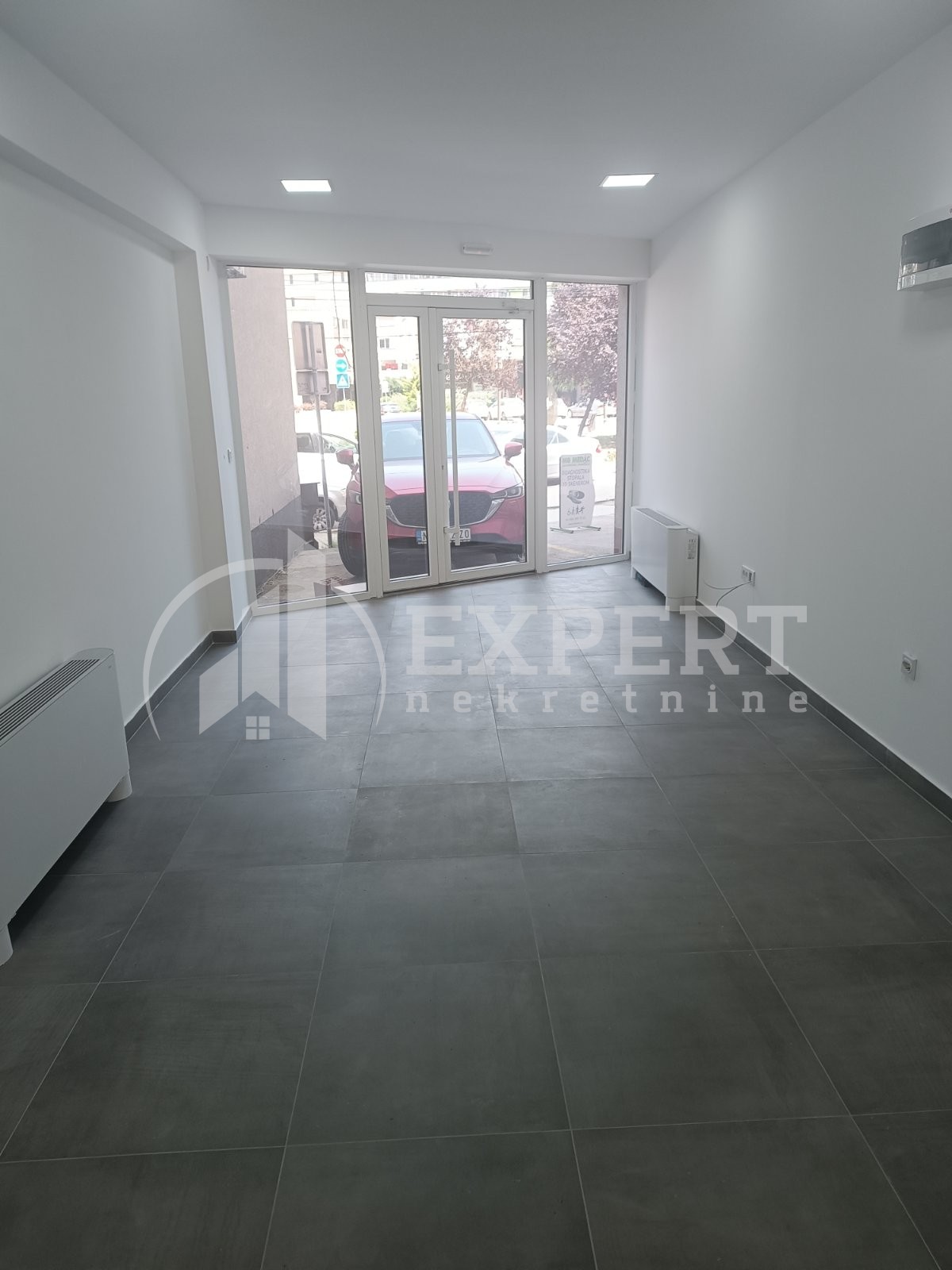 Lokal, 200 m2, Čair, Cara Dušana ID: i-010010 1