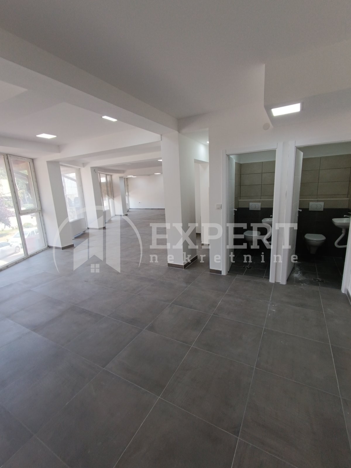 Lokal, 200 m2, Čair, Cara Dušana ID: i-010010 11