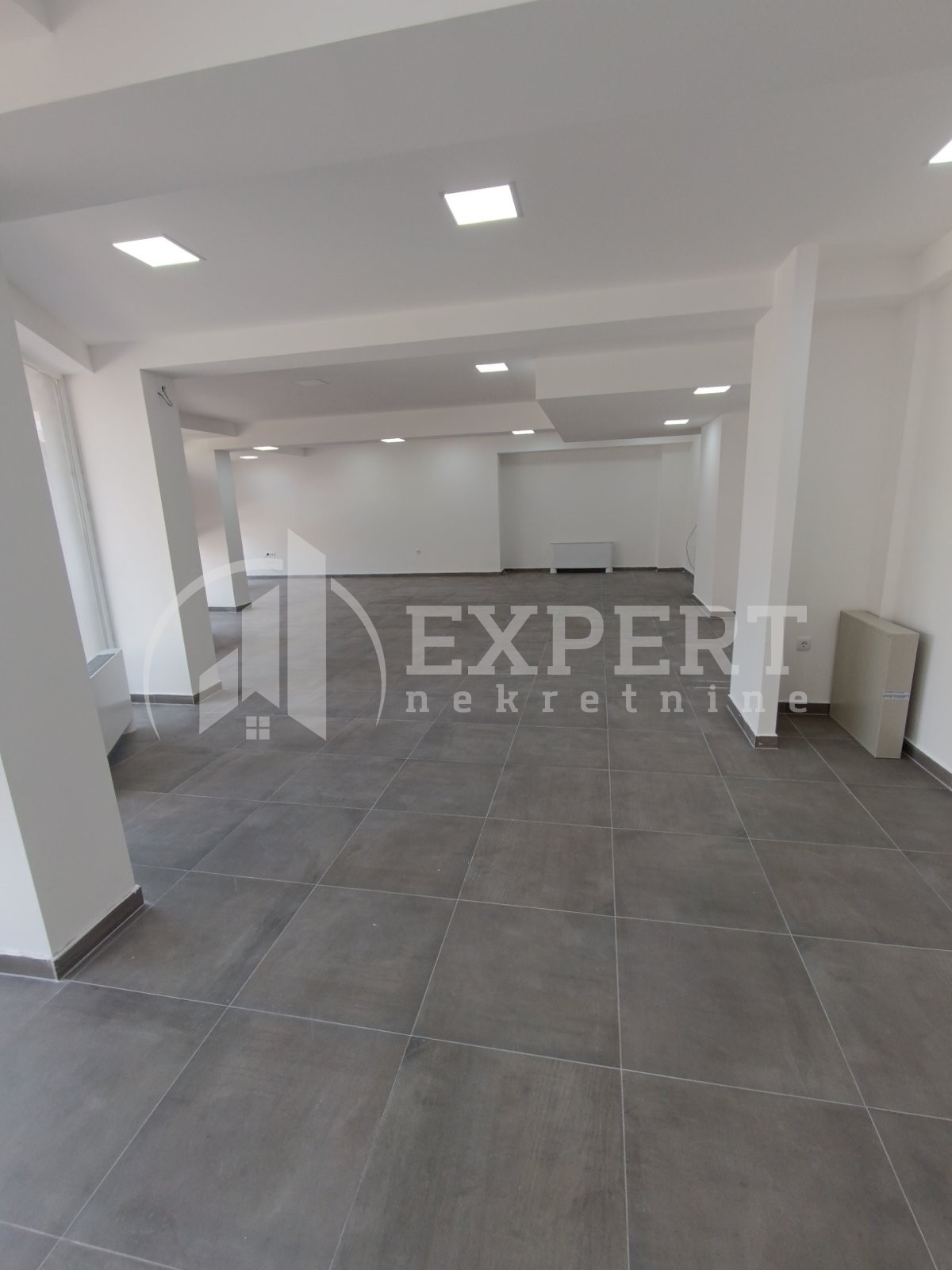 Lokal, 200 m2, Čair, Cara Dušana ID: i-010010 12