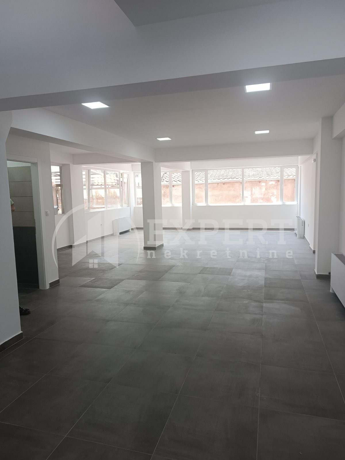 Lokal, 200 m2, Čair, Cara Dušana ID: i-010010 3