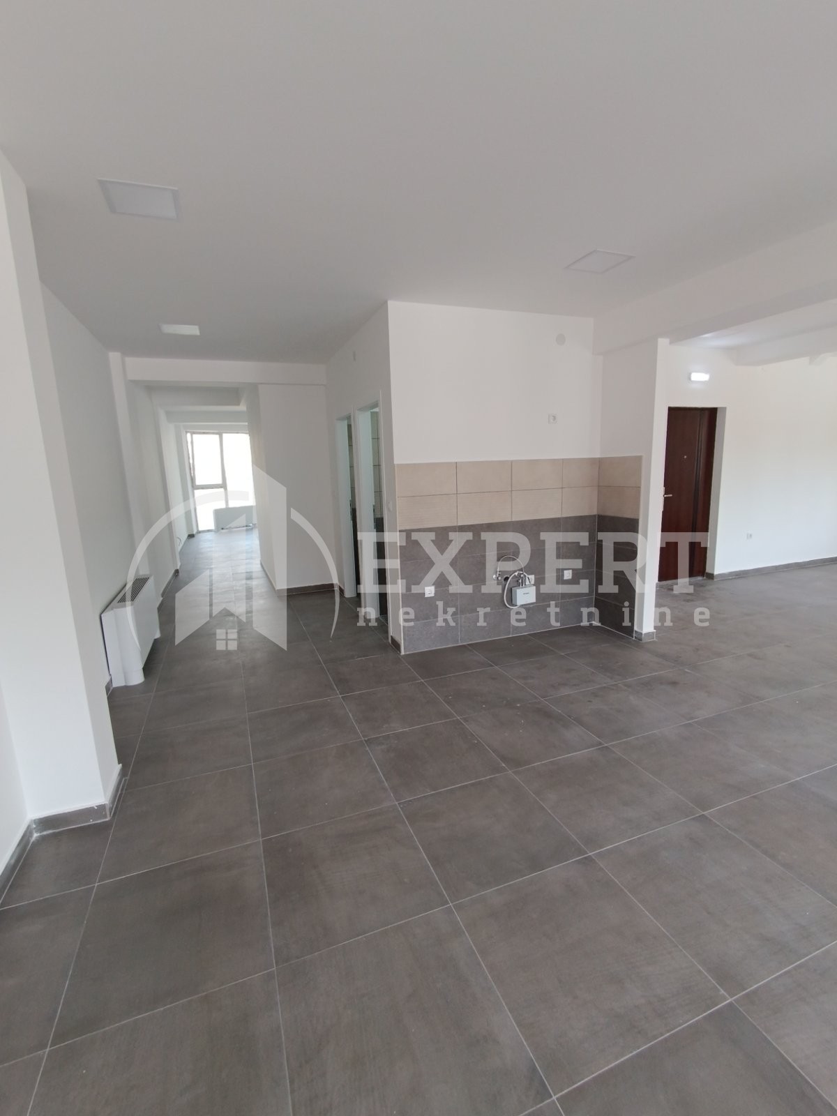 Lokal, 200 m2, Čair, Cara Dušana ID: i-010010 5