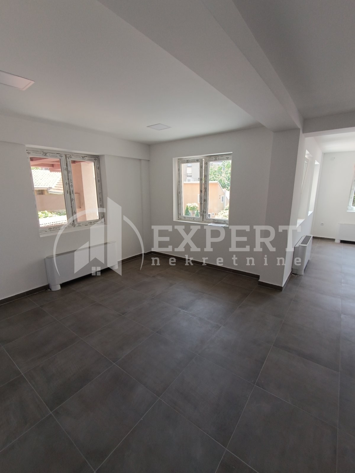 Lokal, 200 m2, Čair, Cara Dušana ID: i-010010 6