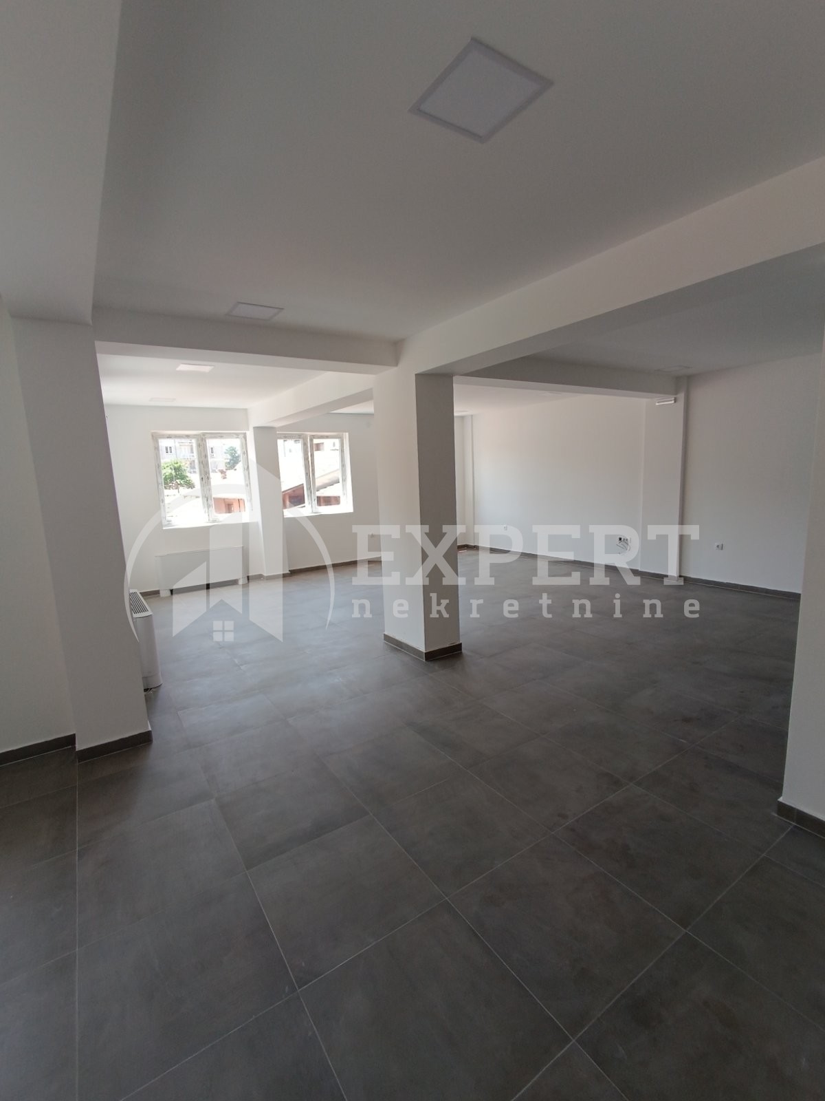 Lokal, 200 m2, Čair, Cara Dušana ID: i-010010 7