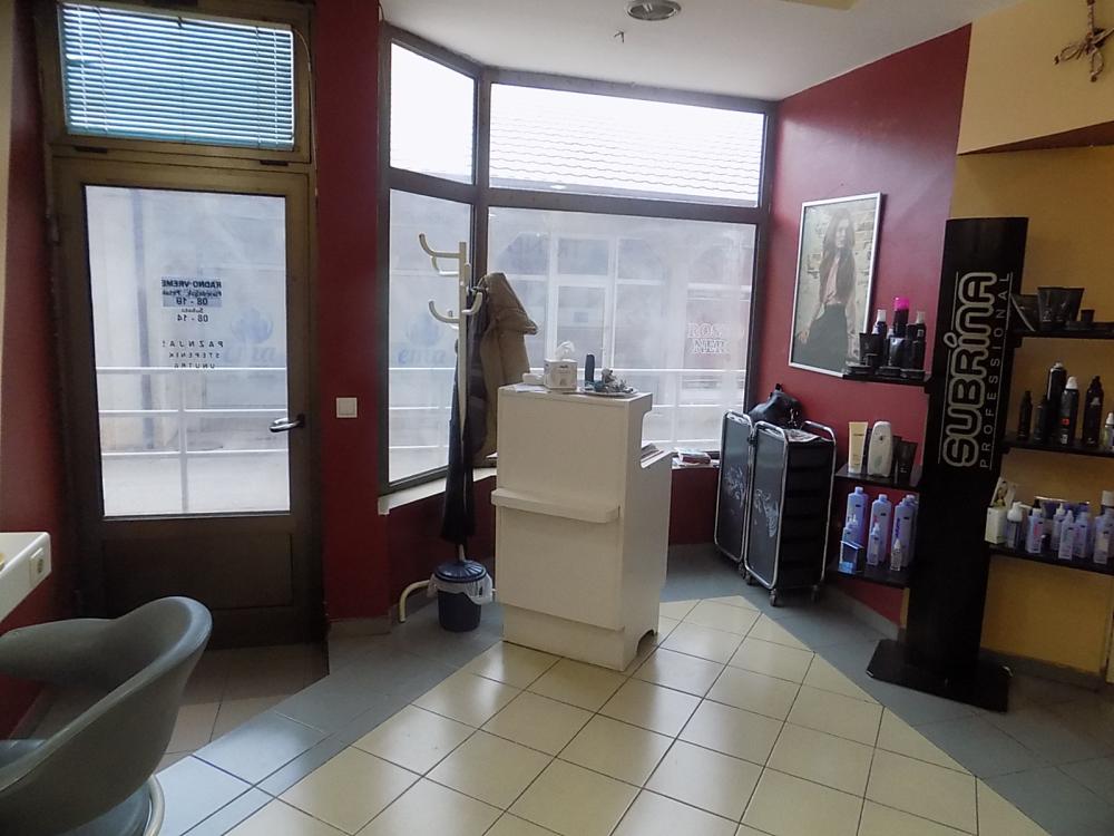 Lokal na odličnoj lokaciji 9