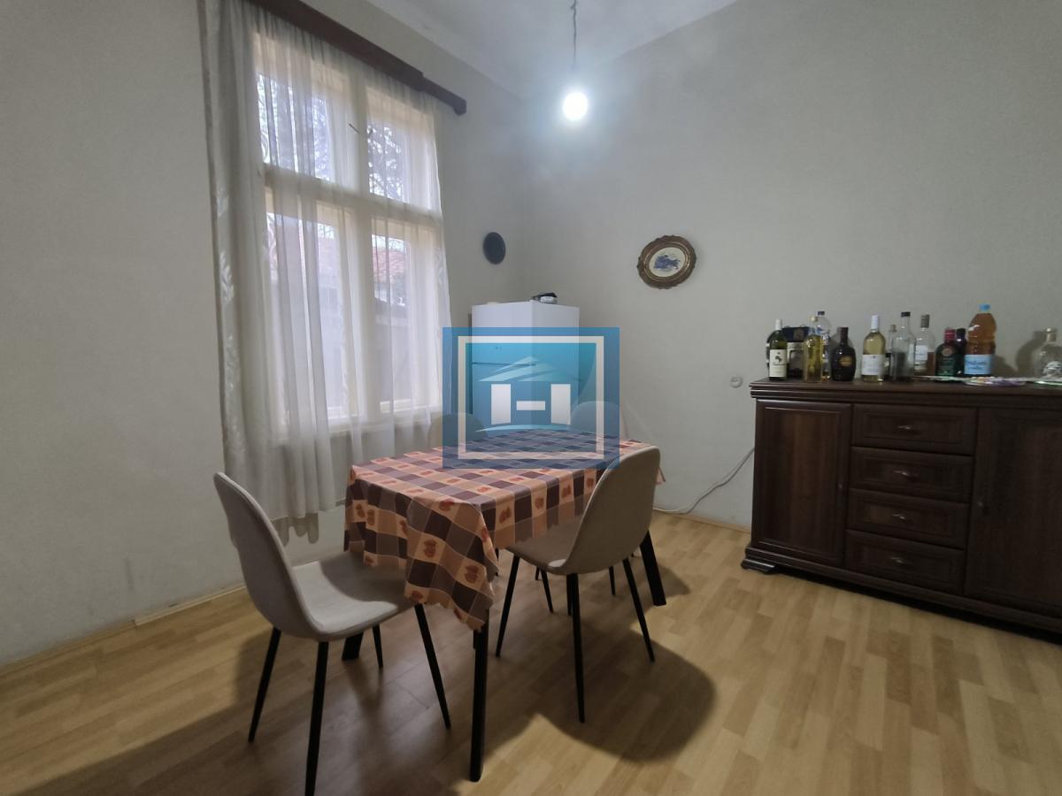 Na prodaju kuća sa lokalom u strogom centru grada 5