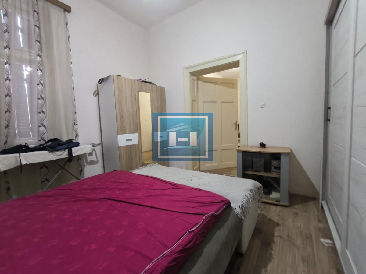 Na prodaju kuća sa lokalom u strogom centru grada 6