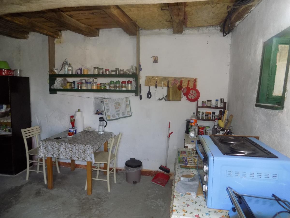 Na prodaju seosko domaćinstvo 13