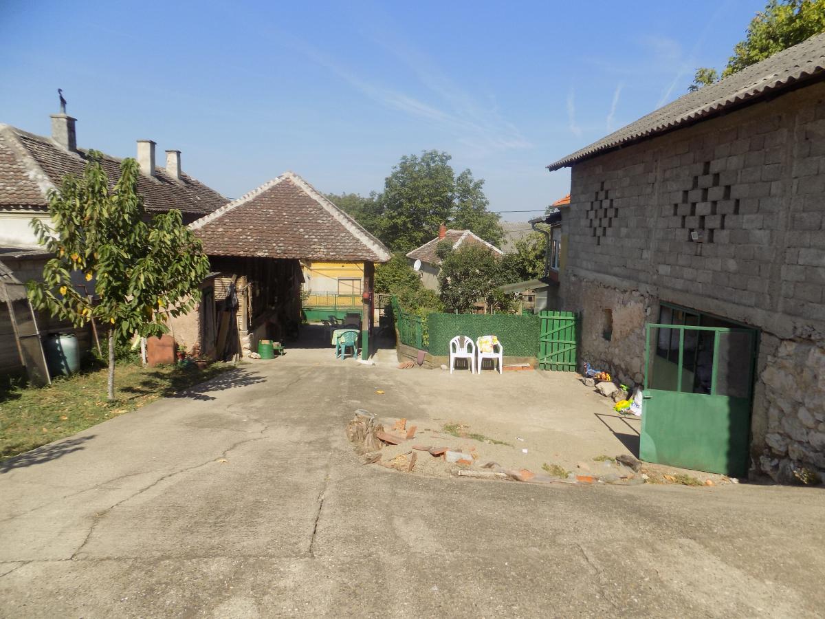 Na prodaju seosko domaćinstvo 20