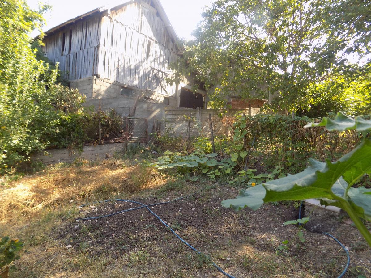 Na prodaju seosko domaćinstvo 23