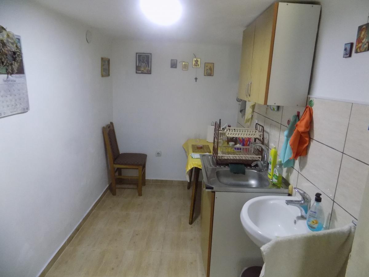 Na prodaju seosko domaćinstvo 8