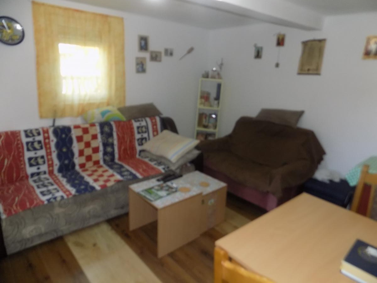 Na prodaju seosko domaćinstvo 9