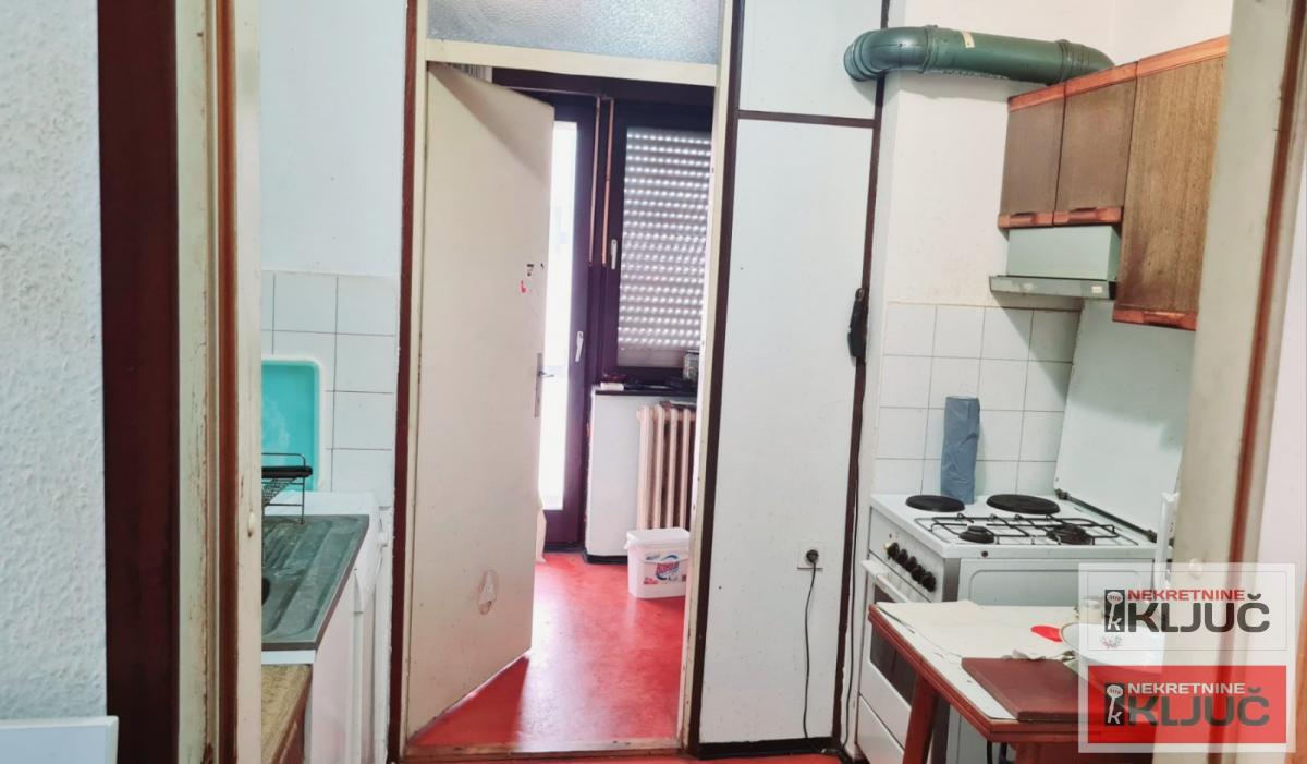 PETROVARADIN, 73m2 + terasa, Troiposoban, BLOK VIII 5