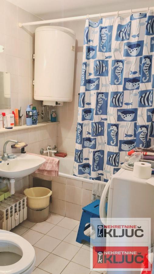 PETROVARADIN, 73m2 + terasa, Troiposoban, BLOK VIII 7