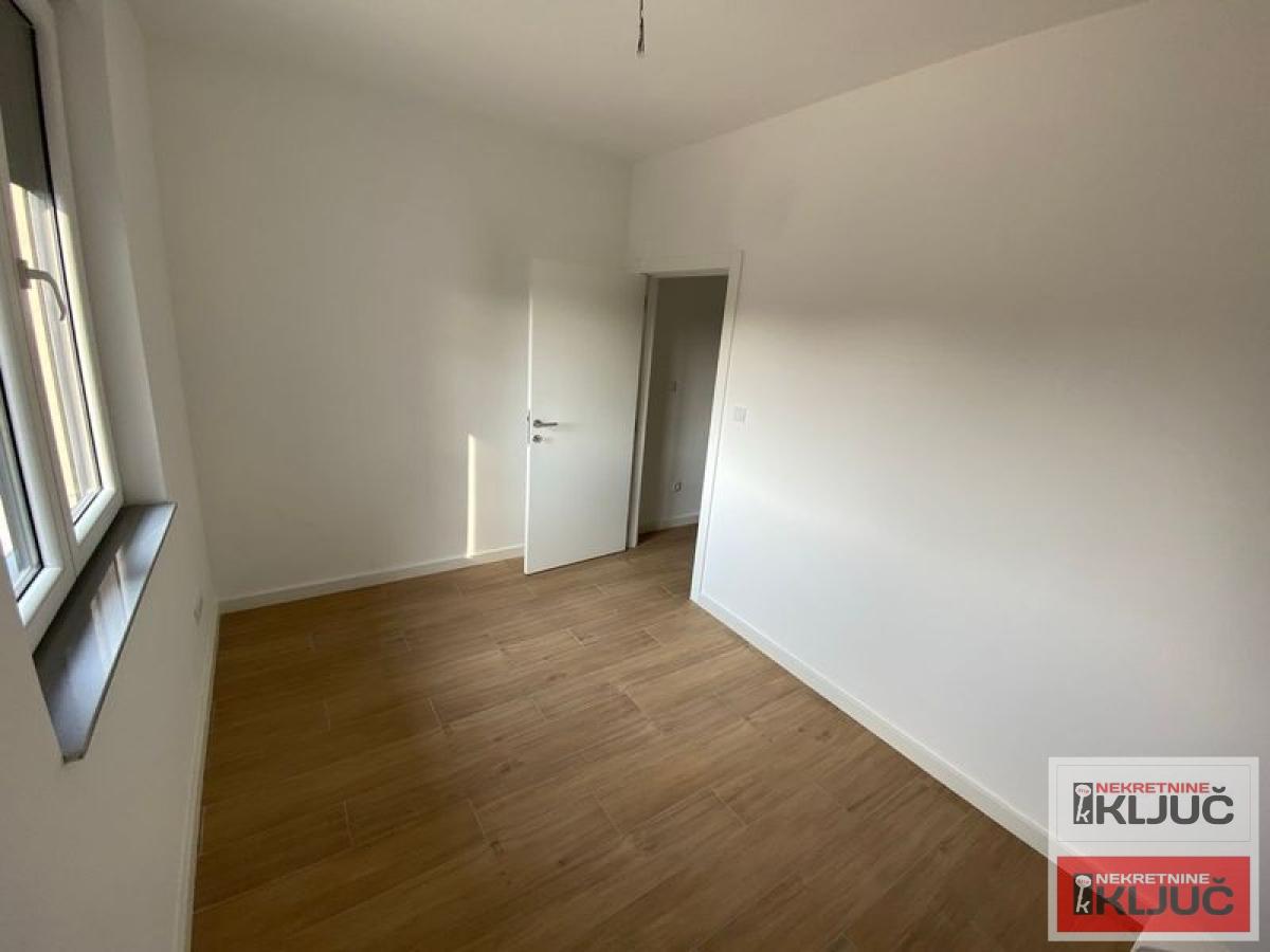 PETROVARADIN-ALIBEGOVAC, 55m2, Тrosoban sa PDV 11