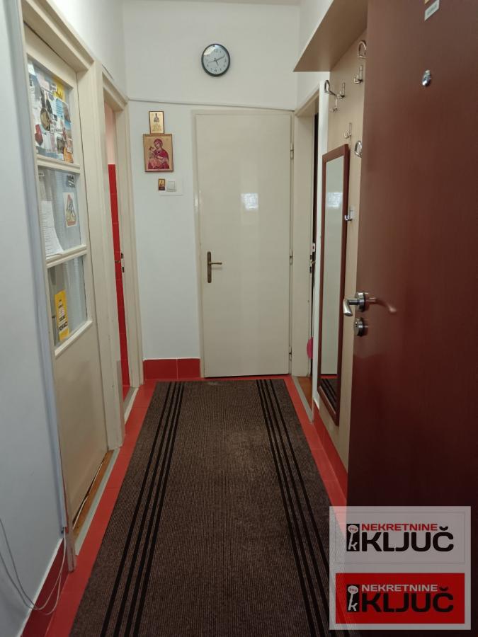 PODBARA, 48m2, Dvosoban kod ALMAŠKE CRKVE 10