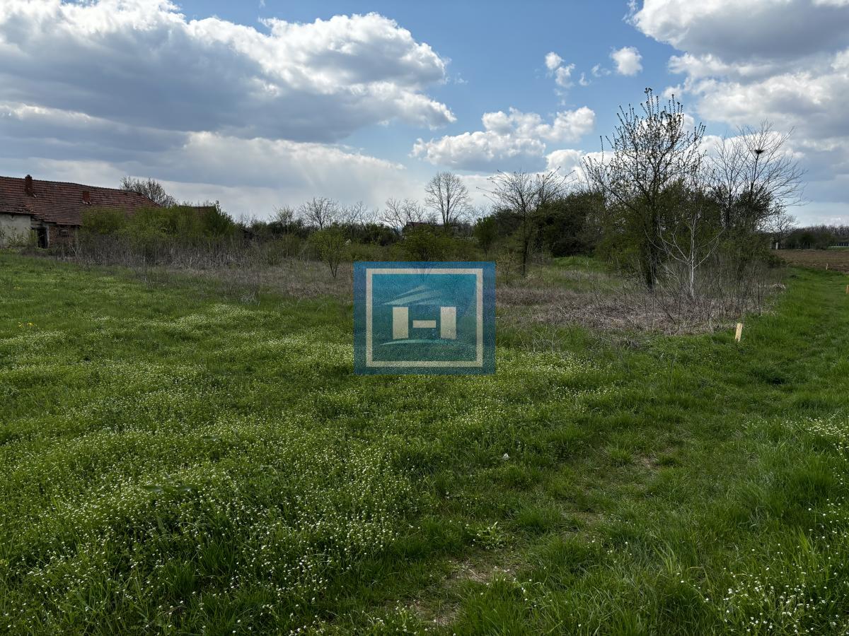 Prelepa parcela blizu glavnog puta 2