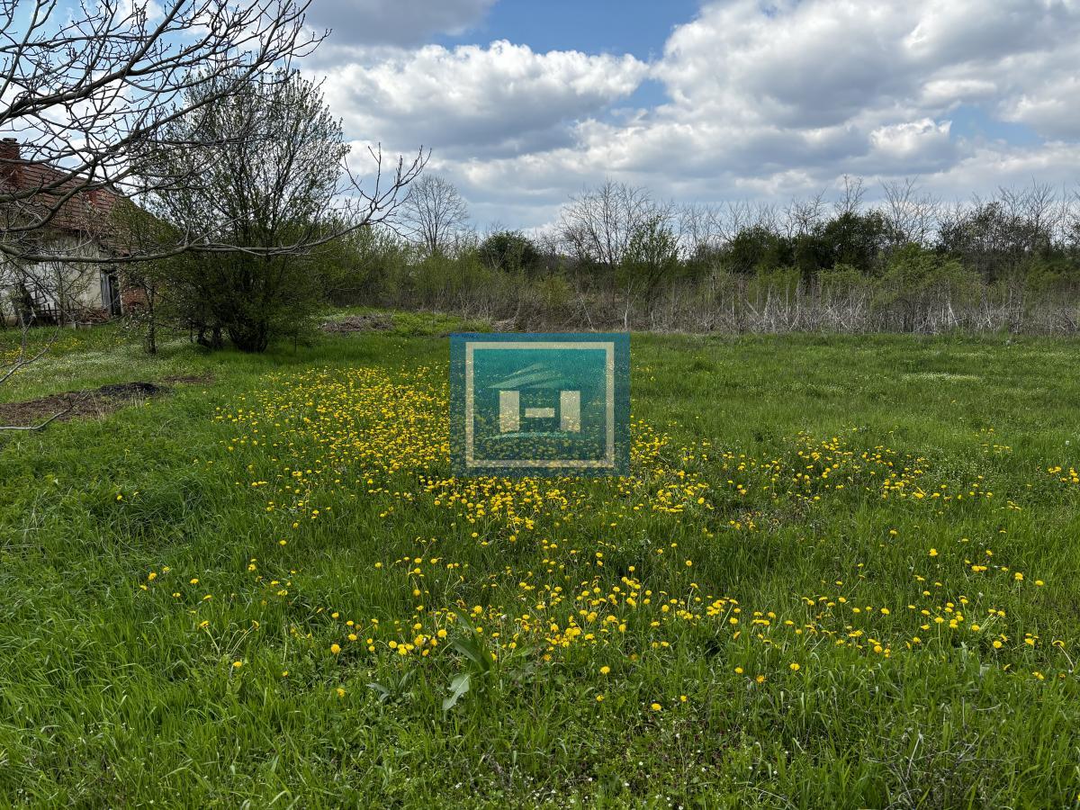 Prelepa parcela blizu glavnog puta 4