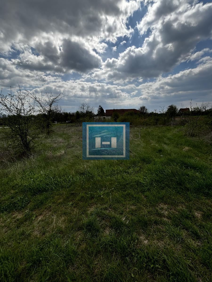 Prelepa parcela blizu glavnog puta 6